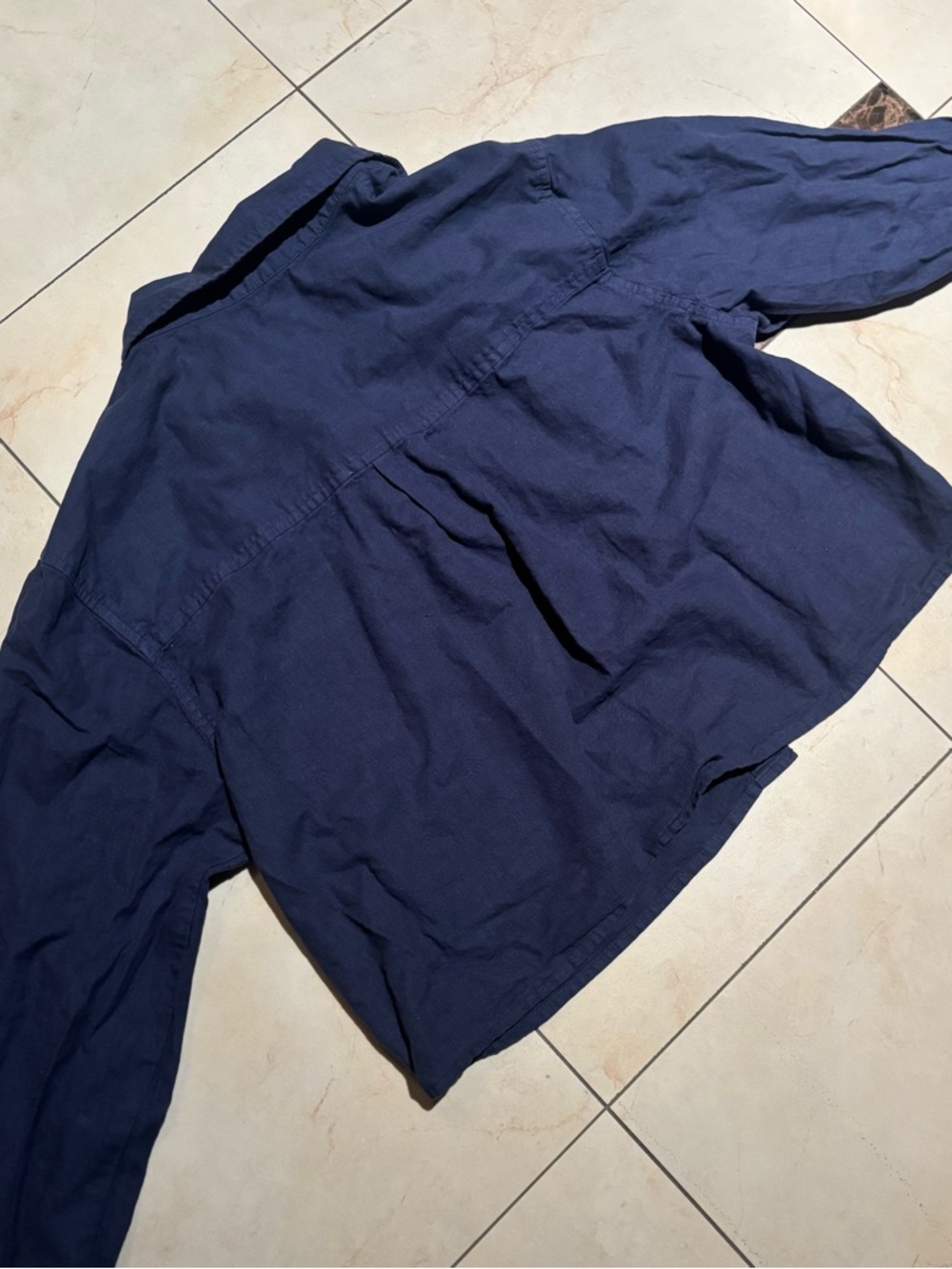 Universal Thread Women’s Crop Dark Navy Button-Front Shirt - Picture 4 of 4